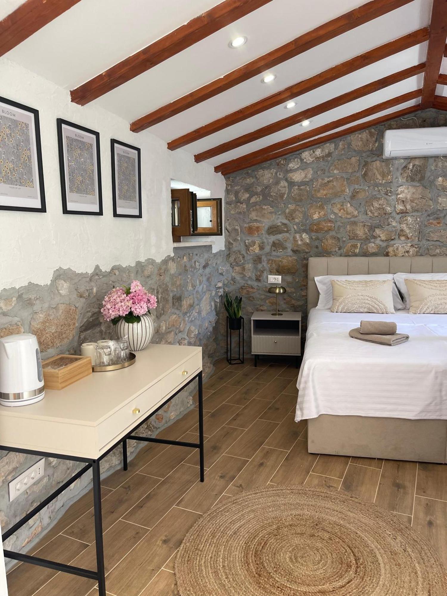Monte Cristo Wines & Rooms Kuna Pelješka 外观 照片