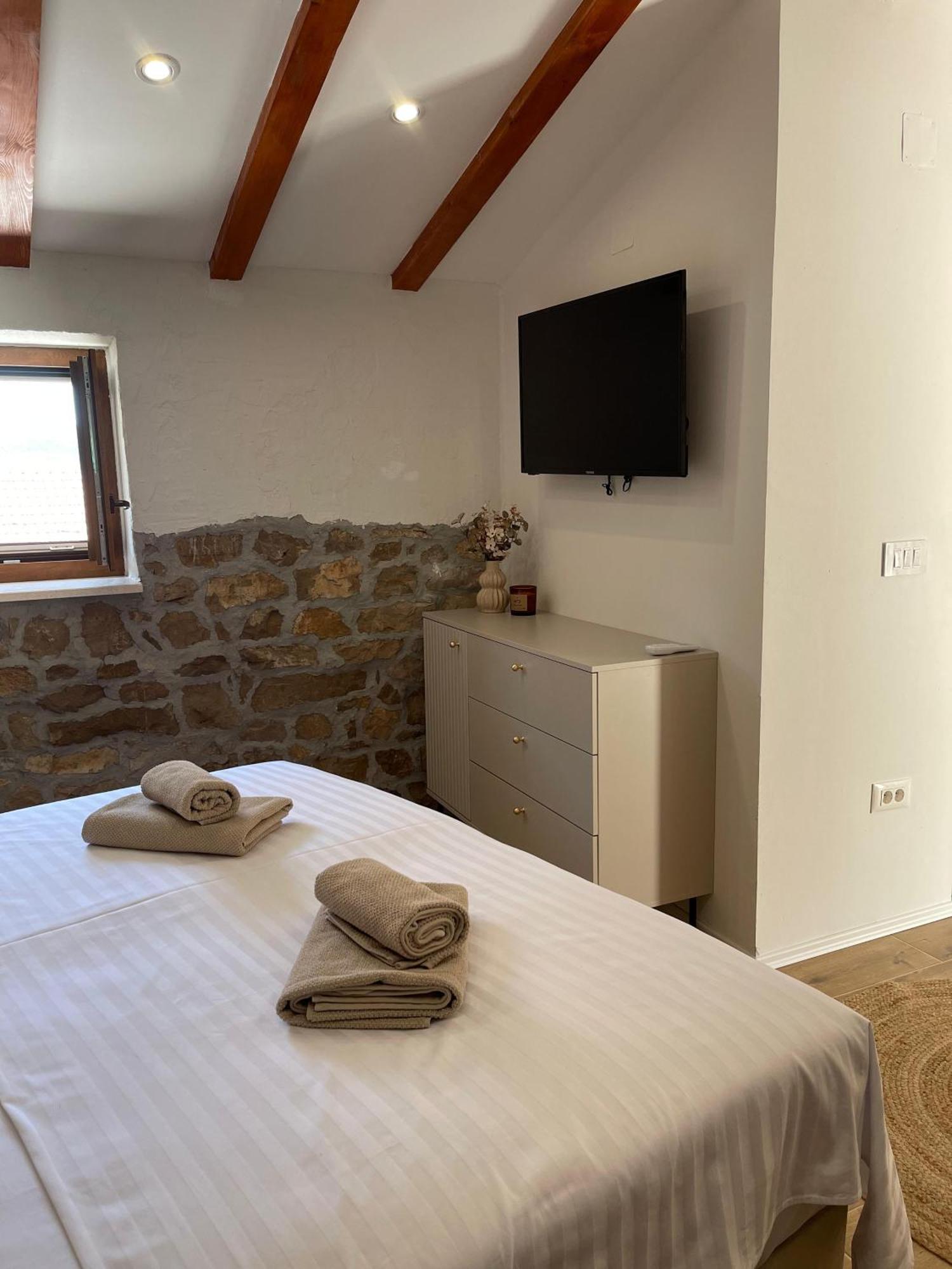 Monte Cristo Wines & Rooms Kuna Pelješka 外观 照片