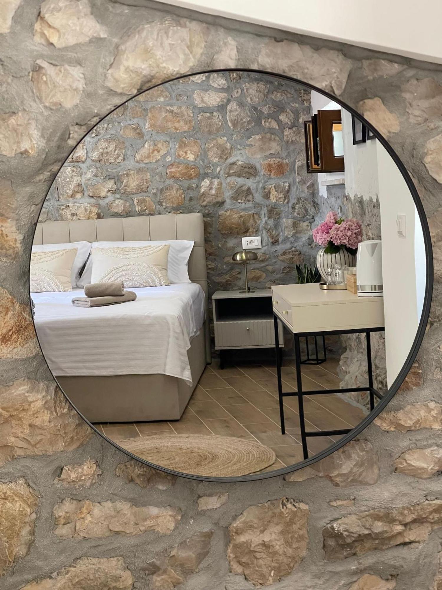 Monte Cristo Wines & Rooms Kuna Pelješka 外观 照片