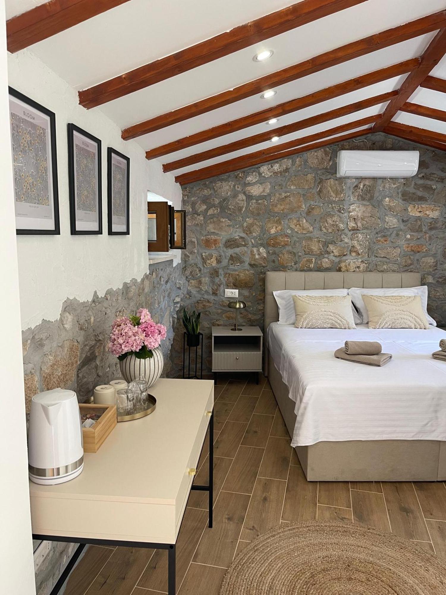 Monte Cristo Wines & Rooms Kuna Pelješka 外观 照片