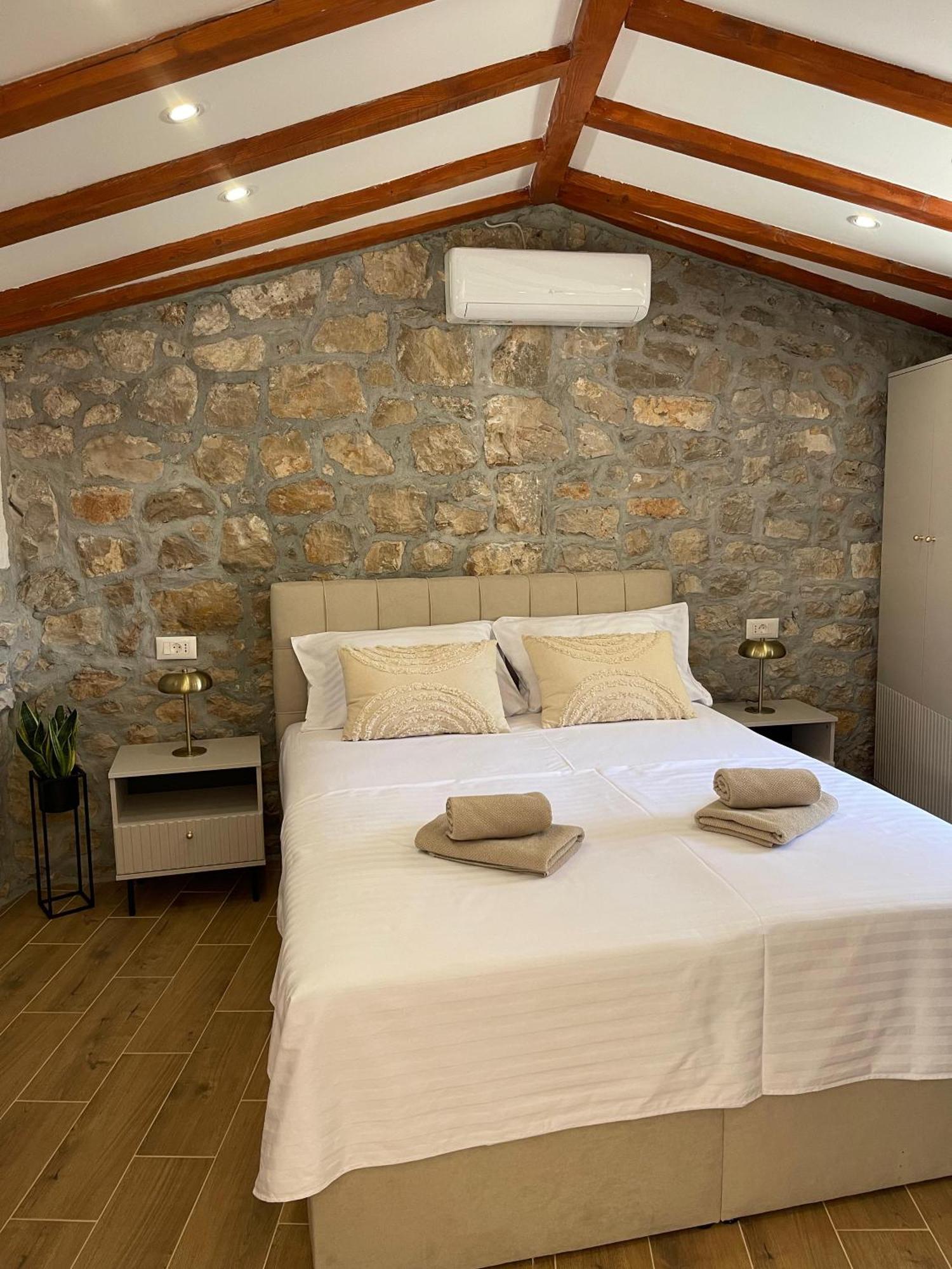 Monte Cristo Wines & Rooms Kuna Pelješka 外观 照片