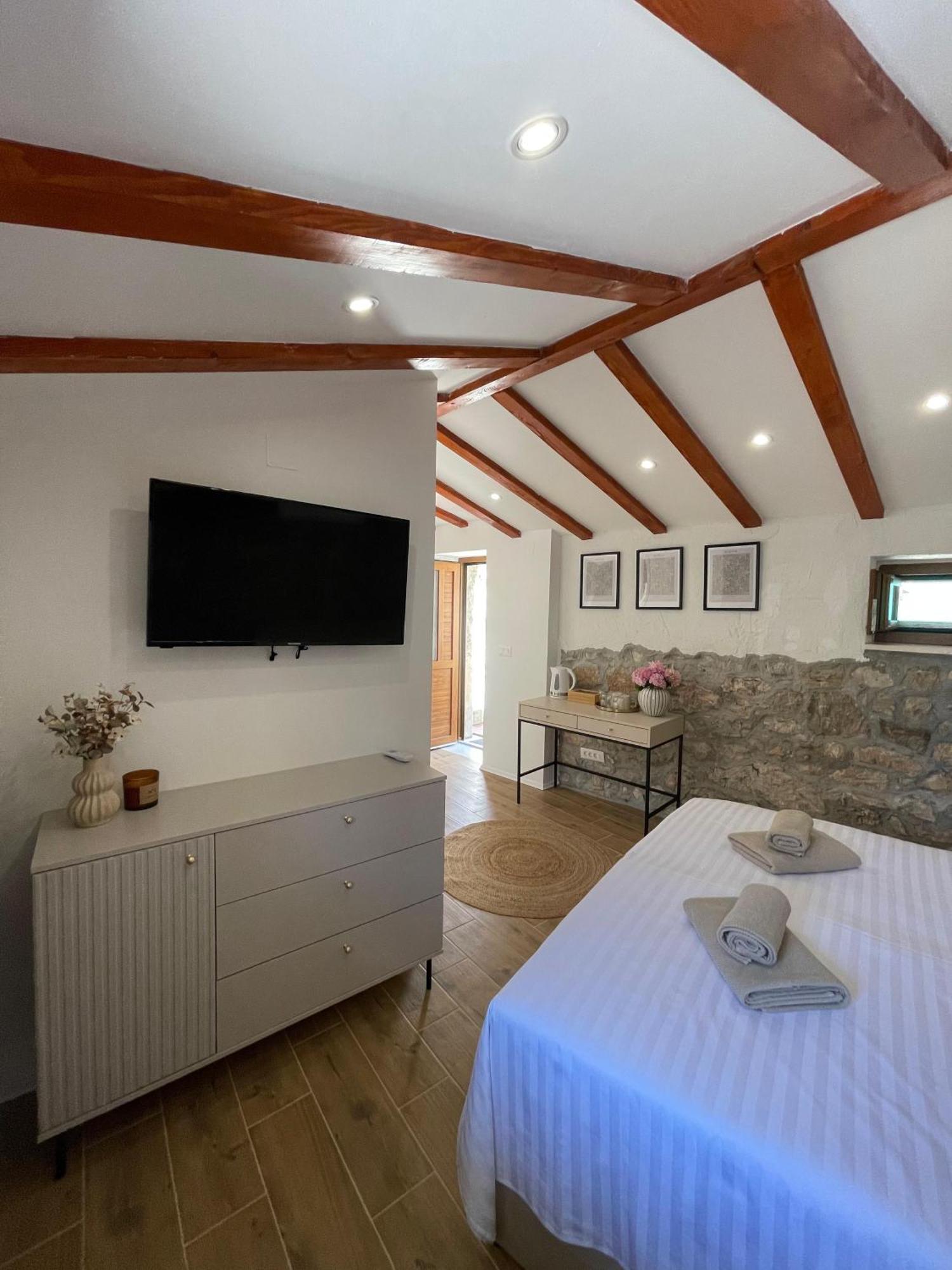 Monte Cristo Wines & Rooms Kuna Pelješka 外观 照片